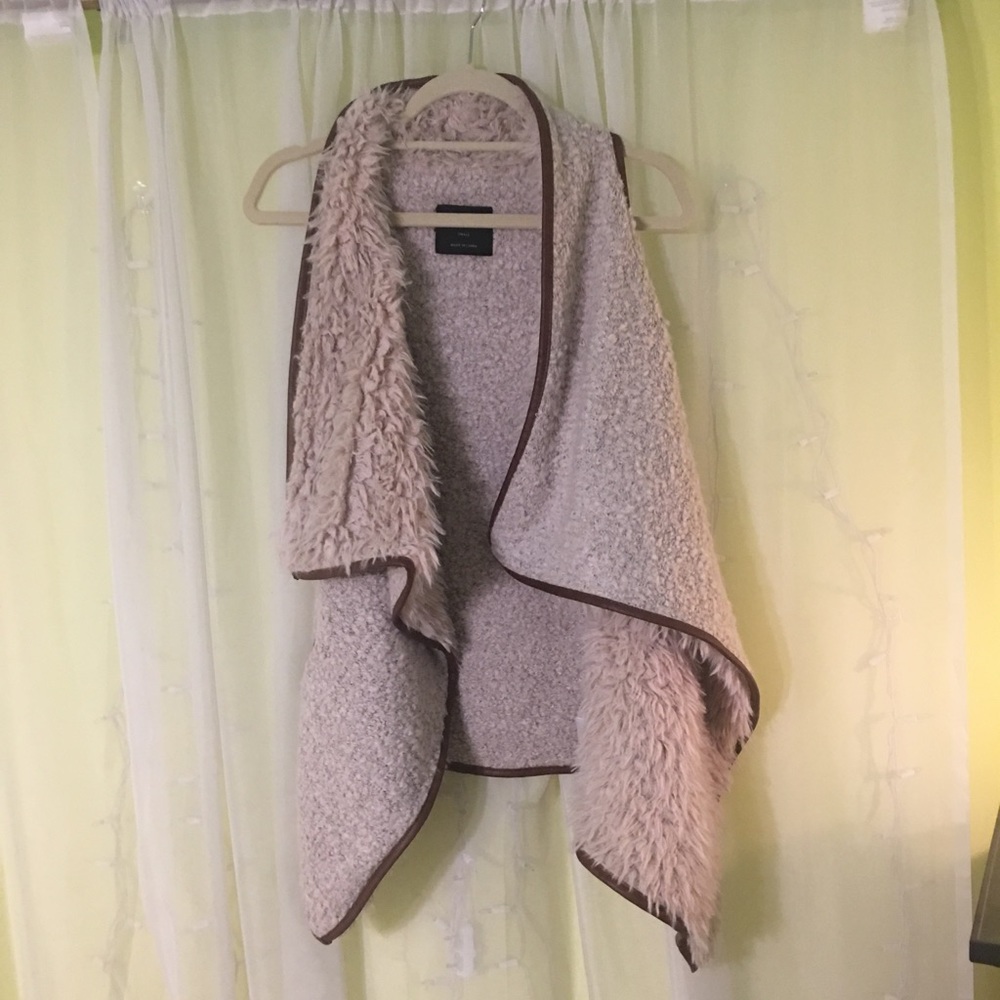 LOVE TREE FAUX FUR VEST